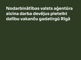 tumši zaļš fons ar baltiem burtiem