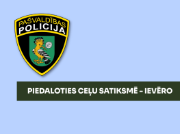 Gaiši zils fons ar krāsainu elementu grafiku un tekstu