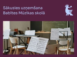 Tumši violets vizuālis ar tekstu par uzņemšanu Babītes Mūzikas skolā