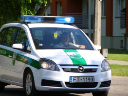 pašvaldības policijas auto foto